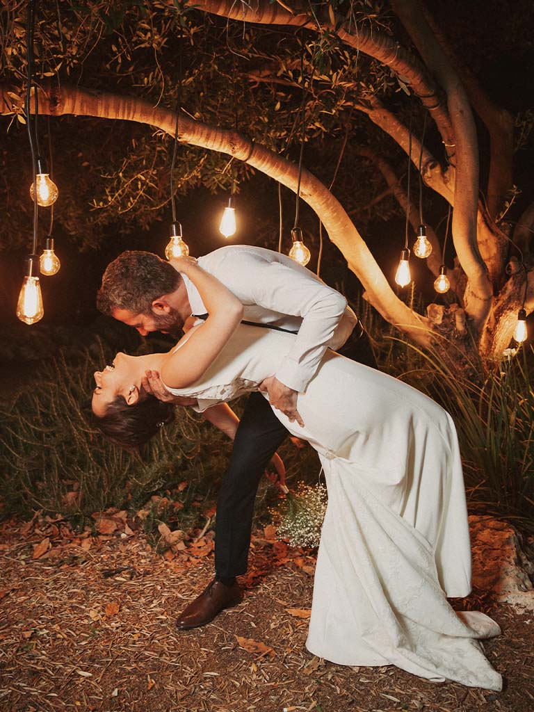 איך מתכננים חתונה בחול?: כל לבדוק לפני שסוגרים תאריך במדינה אחרת